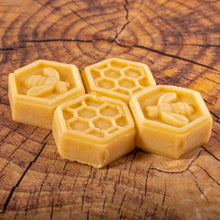Lade das Bild in den Galerie-Viewer, Seifen-Minis HoneyBee 4 Stück