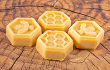 Lade das Bild in den Galerie-Viewer, Seifen-Minis HoneyBee 4 Stück