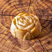 Lade das Bild in den Galerie-Viewer, Naturseife Rosenzart-Rosiges