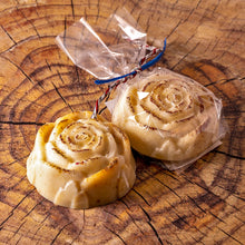 Lade das Bild in den Galerie-Viewer, Naturseife Rosenzart-Rosiges