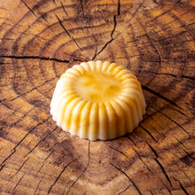 Lade das Bild in den Galerie-Viewer, Naturseife Sweet Calendula