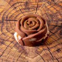 Lade das Bild in den Galerie-Viewer, Naturseife Rosenzauber